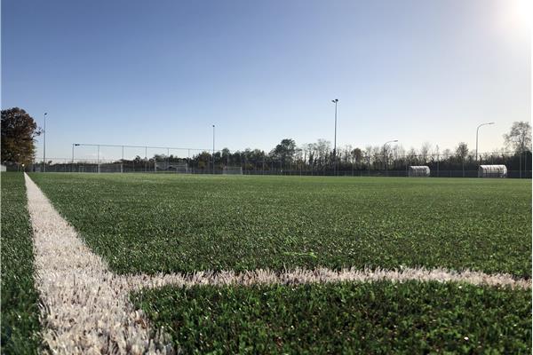 Aanleg kunstgras hockeyveld (type waterveld) en kunstgras voetbalveld - Sportinfrabouw NV